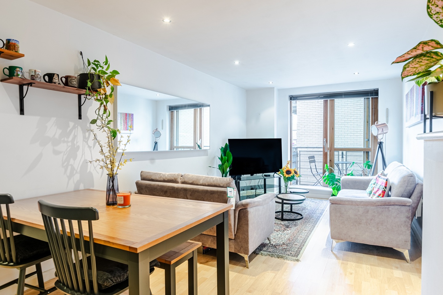 2 Bed Flat, Balmoral Place, LS10 photo 3
