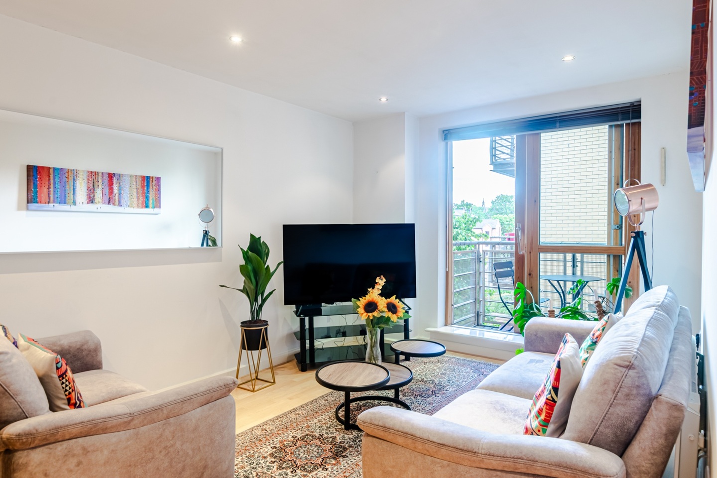 2 Bed Flat, Balmoral Place, LS10 photo 4