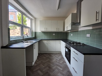 3 Bed Terraced House, Railway Road, WA3