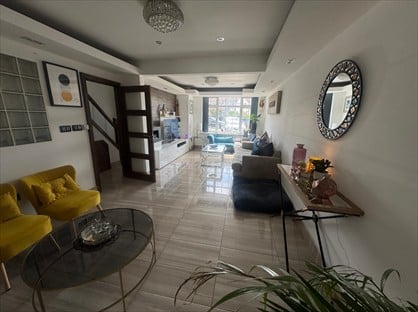 3 Bed Semi-Detached House, Seaton Road, UB3