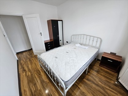 Room in a Shared House, Kelsie Way, IG6
