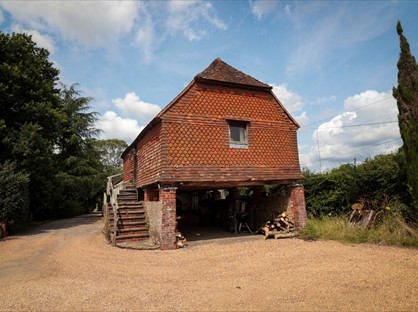 1 Bed Detached House, Thorncombe Street, GU5