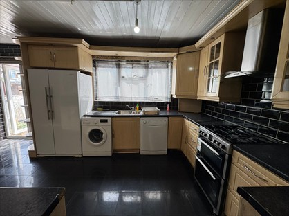 4 Bed Terraced House, Shadwell Drive, UB5