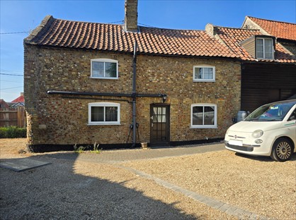 3 Bed Semi-Detached House, High Street, IP27