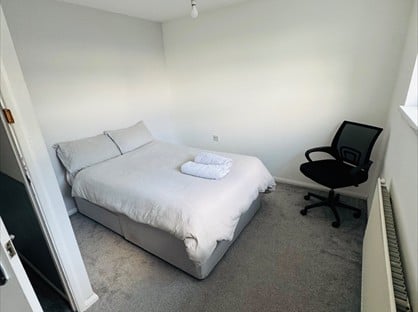 Room in a Shared House, Long Road, SS8