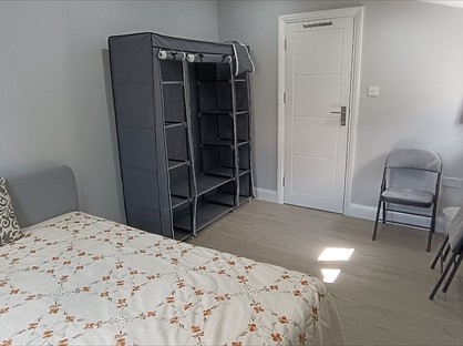 Room in a Shared House, Hall Street, N12