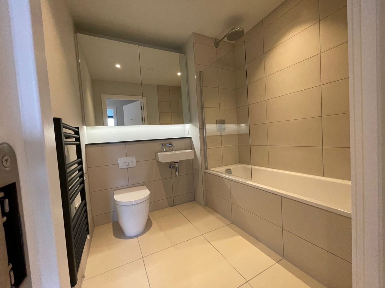 2 Bed Flat, Aspin Lane, M4 photo 4
