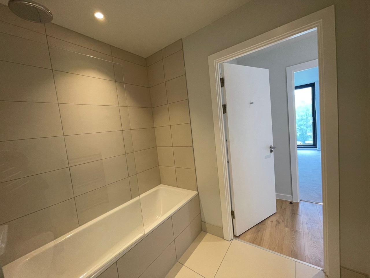 2 Bed Flat, Aspin Lane, M4 photo 5