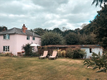 3 Bed Semi-Detached House, Cheyne Row, GU5