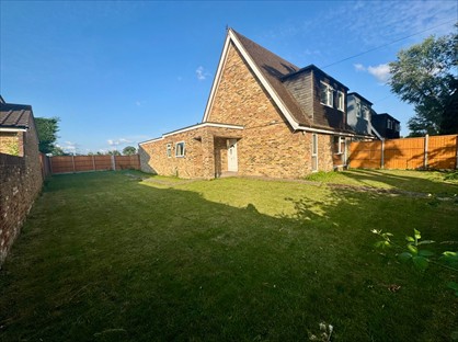 3 Bed Semi-Detached House, Whites Lane, SL3