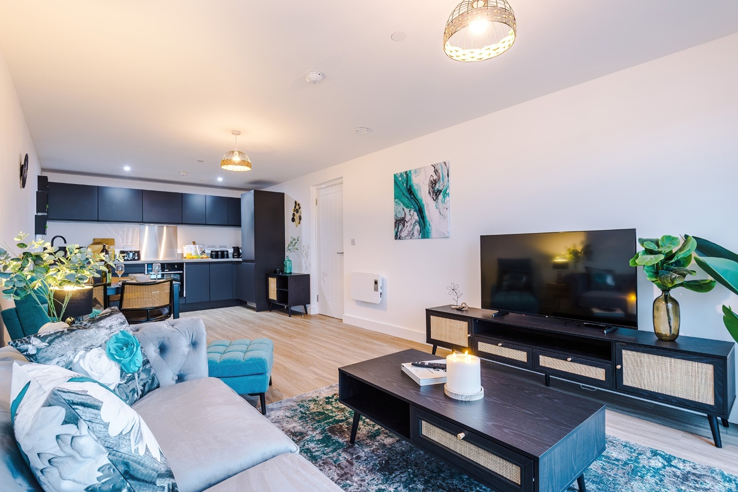 2 Bed Flat, Bastion Point, L3 photo 2