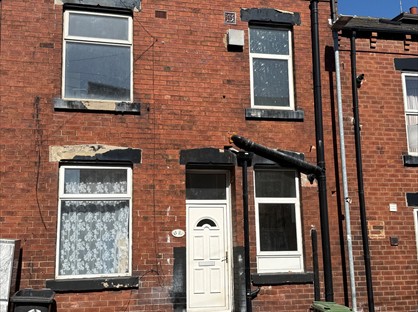 2 Bed Terraced House, Woodview Place, LS11