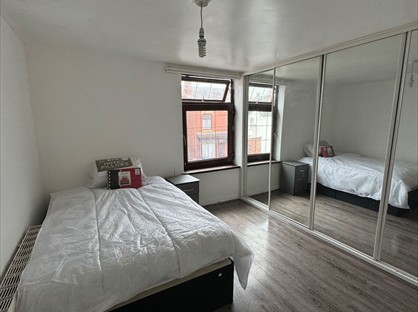 Room in a Shared House, Woodall Road, B6
