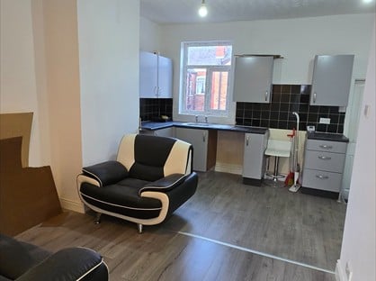 1 Bed Flat, Gorton Road, SK5