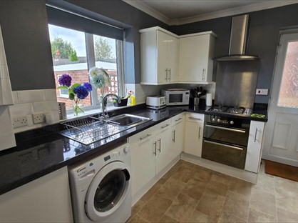 Room in a Shared House, Garnett Green, L39