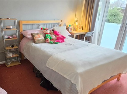 Room in a Shared House, Garnett Green, L39