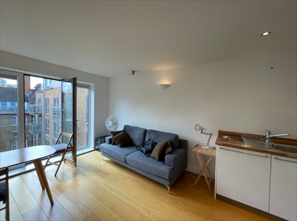 1 Bed Flat, Drapers Court, SW11