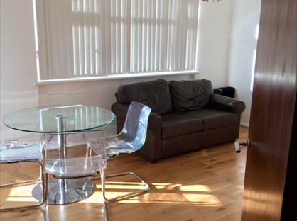 1 Bed Flat, The Walks, N2