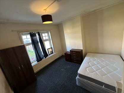 Room in a Shared House, Nelms, RM11