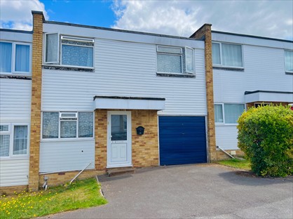 3 Bed Terraced House, Rothay Court, RG21