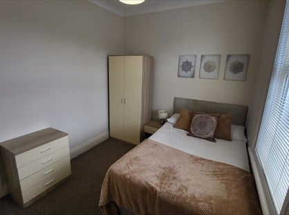 Room in a Shared House, Percy Street, S65