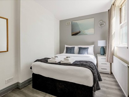 1 Bed Flat, Fulham Palace Road, W6