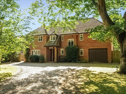 4 Bed Detached House, The Fairway, GU7