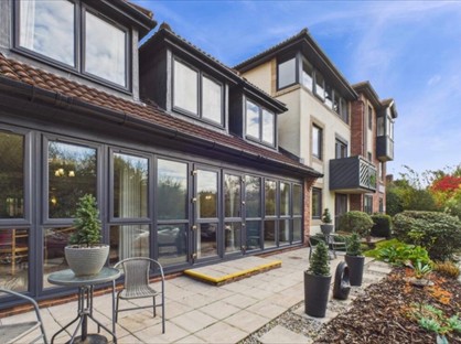 1 Bed Flat, Mere Court, WA16