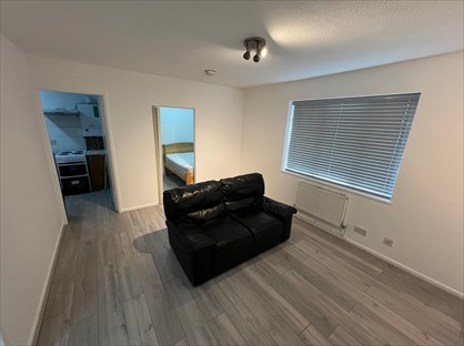 1 Bed Flat, St. Leonards Park, RH19