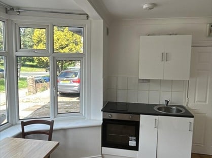 Studio Flat, Brentfield Gardens, NW2