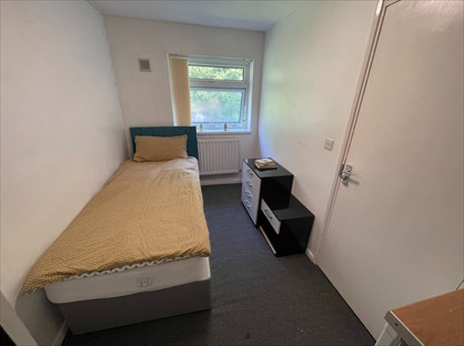 Room in a Shared House, Llewellyn Walk, NN18