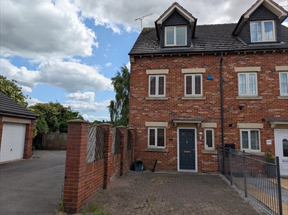 3 Bed End Terrace, Sunningdale Drive, DN12