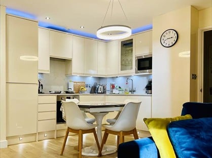 2 Bed Flat, Montgomery Court, W2