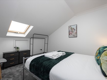 6 Bed Terraced House, Rochdale Road, M9