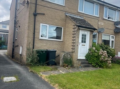 2 Bed Flat, Warren Lane, BD16