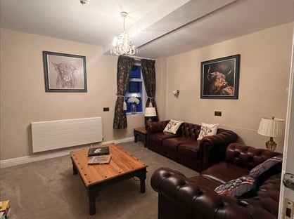 3 Bed Flat, Cilgwyn Manor, SA19