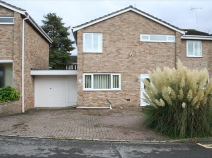 4 Bed Detached House, Harlech Avenue, RG4