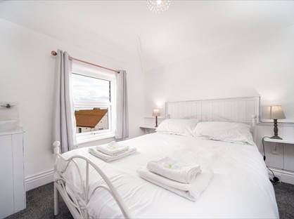 6 Bed Terraced House, Crescent Avenue, YO21