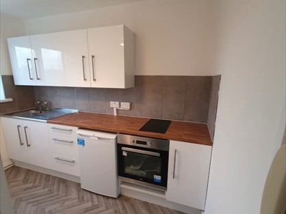Studio Flat, Cowbridge Road, CF31