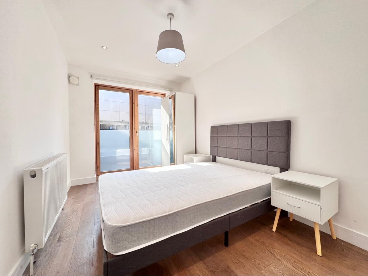 2 Bed Flat, Electric Lane, SW9 photo 3