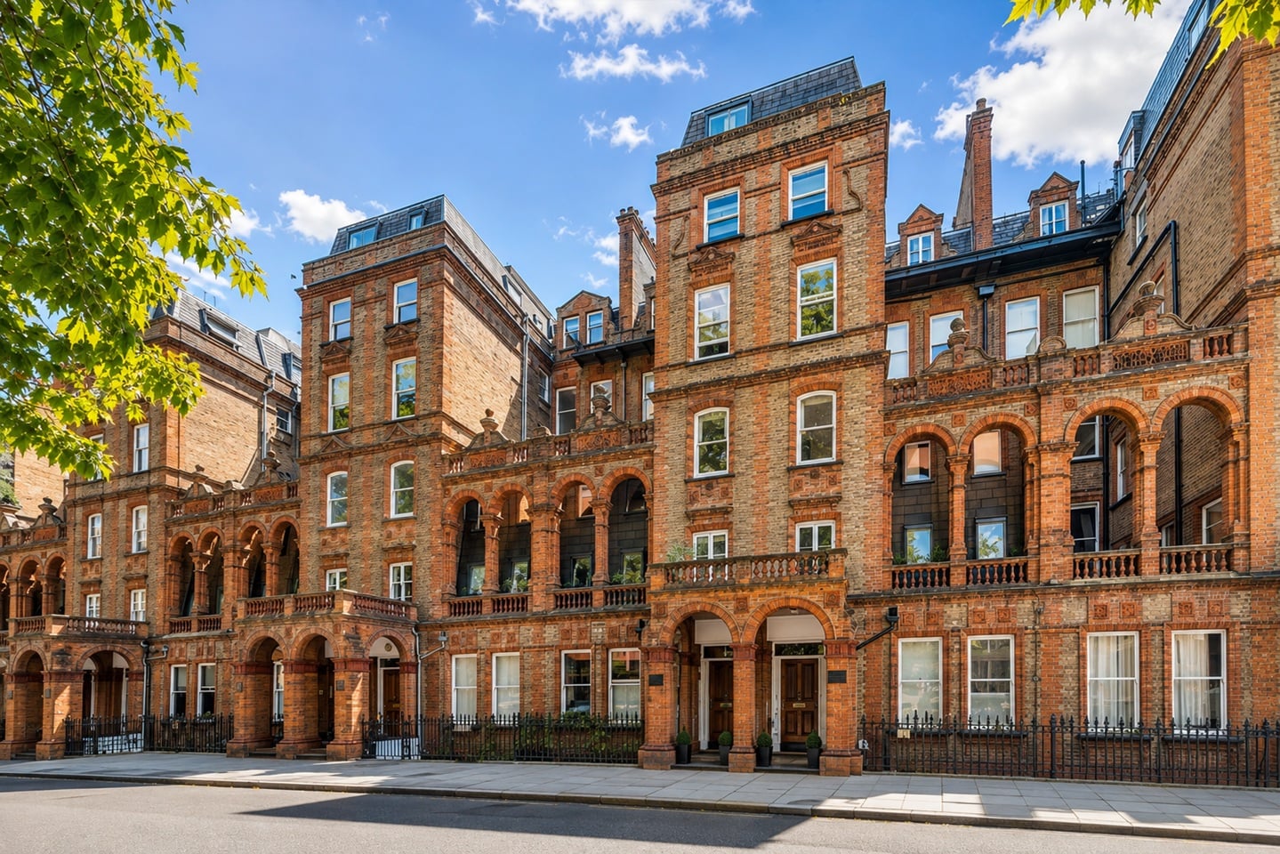 1 Bed Flat, Courtfield Road, SW7