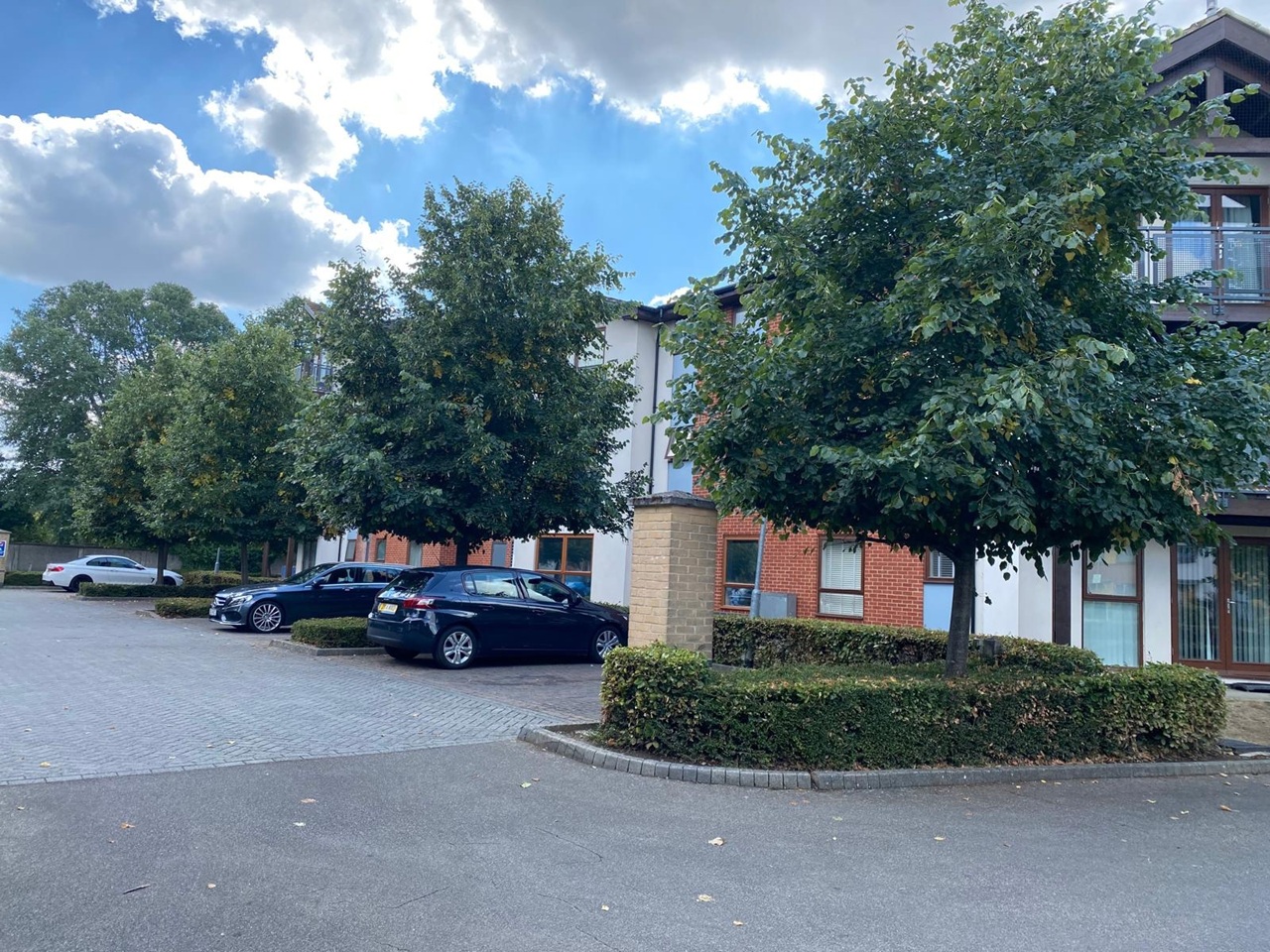 Croydon - 2 Bed Flat, Innerd Court, CR0 - To Rent Now for £1,950.00 p/m