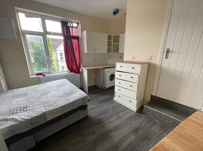 2 Bed Flat, Beaconsfield Road, UB1