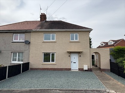 3 Bed Semi-Detached House, Bronywaun, LL14