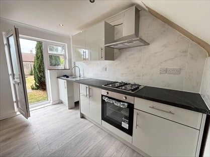 3 Bed Terraced House, Kirkwall Crescent, LE5