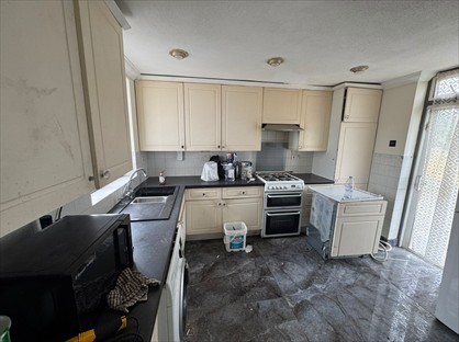 4 Bed Semi-Detached House, Redfern Avenue, TW4