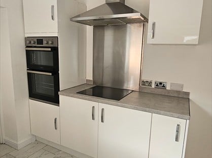 3 Bed Terraced House, Leicester Road, S25