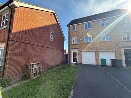 3 Bed Semi-Detached House, Glendevon Close, M22