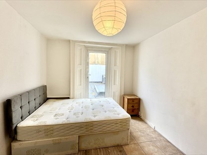 Bedsit, Sussex Gardens, W2