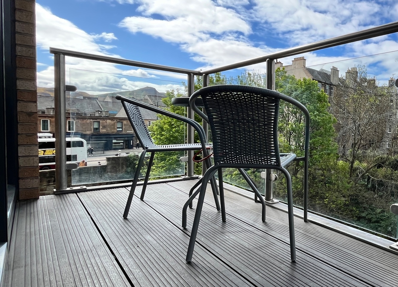 2 Bed Flat, Shrubhill Walk, EH7 photo 3